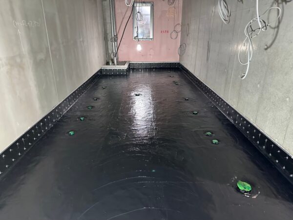 川崎市にて防水工事〈新築工事に伴う厨房床のゴムアスファルト防水〉の施工後写真